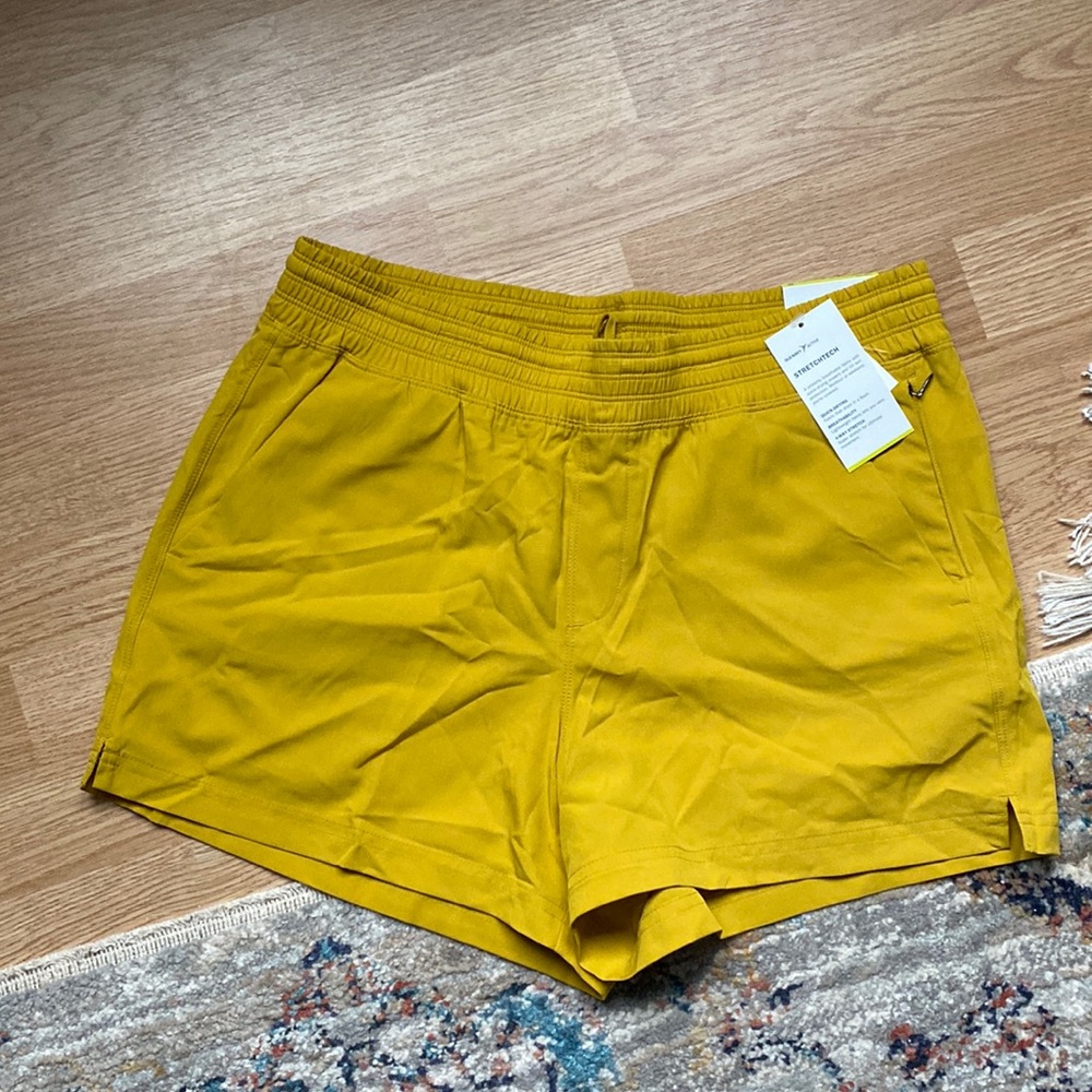 NWT Old Navy Active Shorts - SIZE MEDIUM